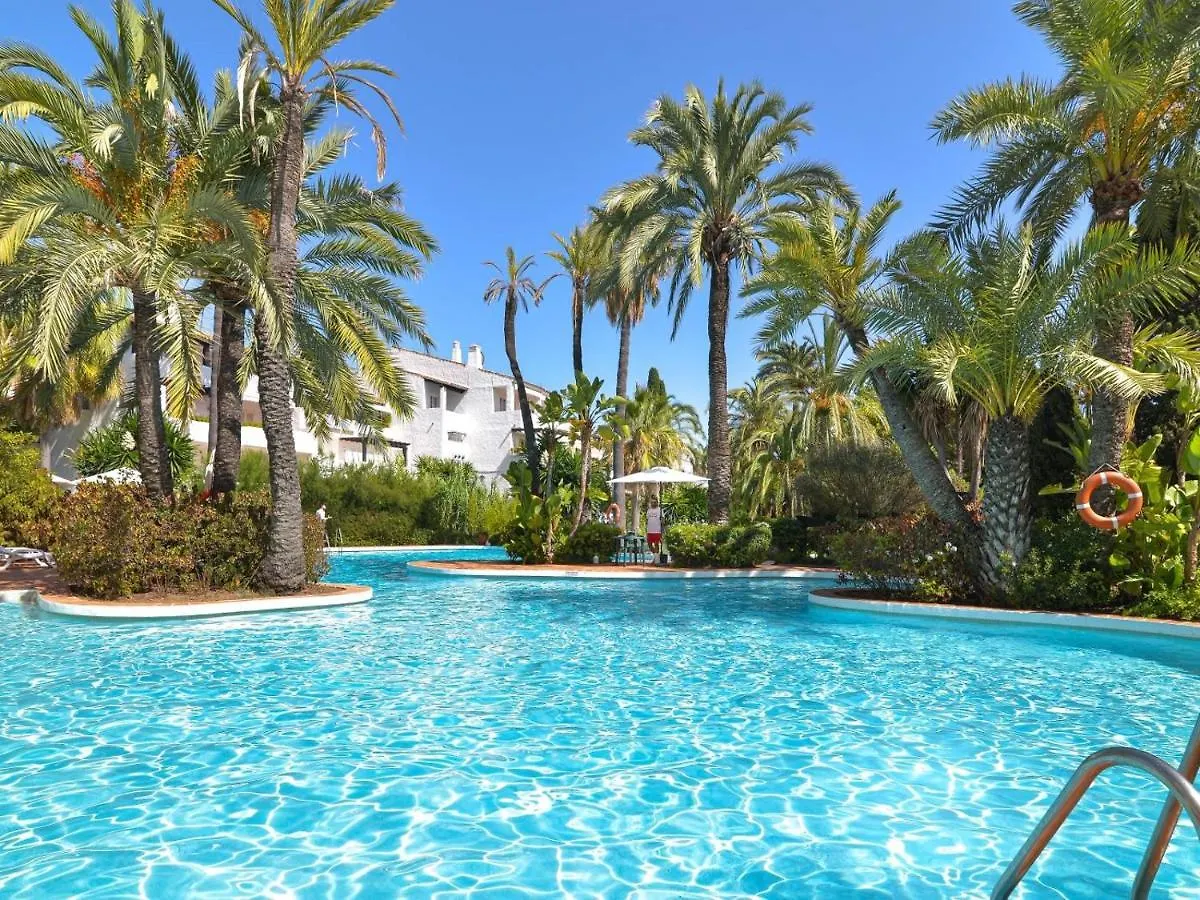 Апартаменты Luxurious Beachside In The Heart Of Puente Romano Марбелья