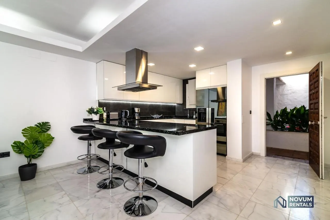 Luxurious Beachside In The Heart Of Puente Romano Marbella Apartment