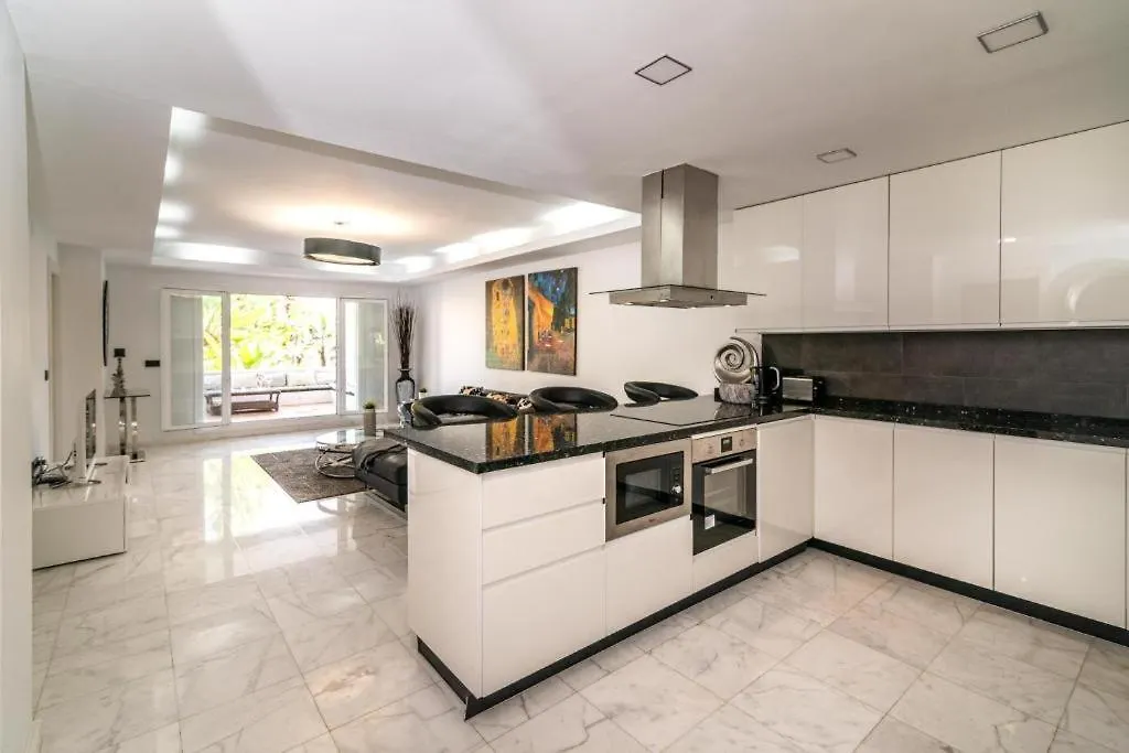Apartment Luxurious Beachside In The Heart Of Puente Romano Marbella